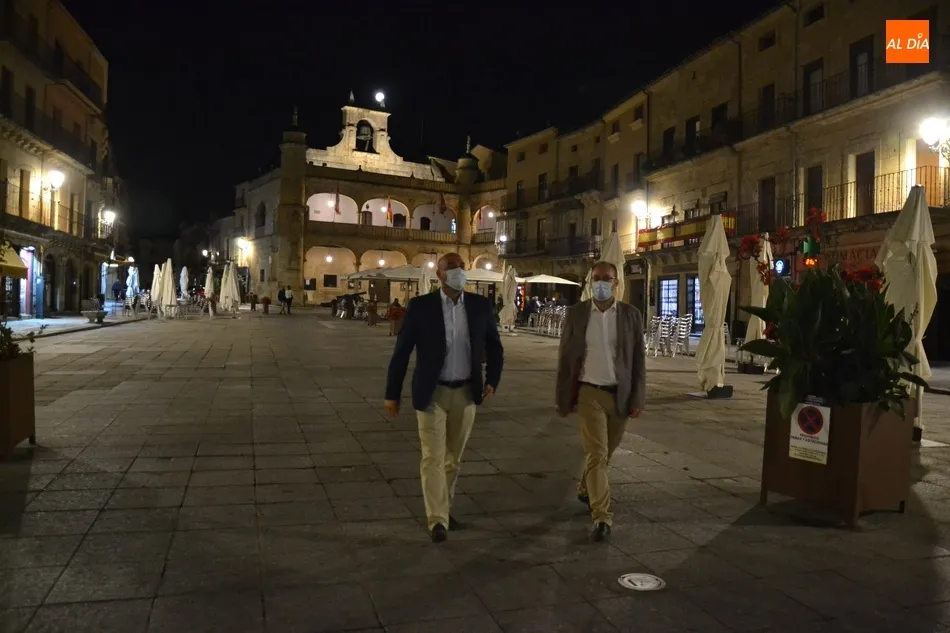 Foto 5 - La Plaza Mayor de Ciudad Rodrigo estrena iluminaci&oacute;n  