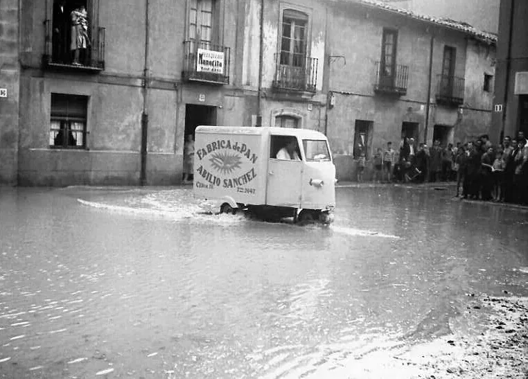 Foto 5 - La elaboraci&oacute;n y el reparto de pan en otros tiempos