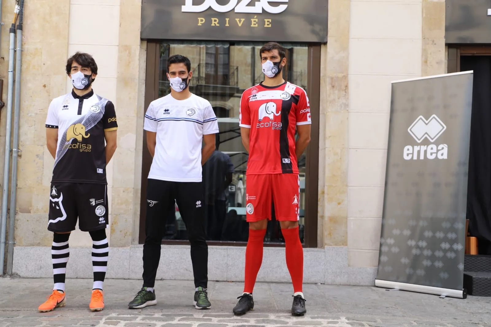 Navas, Gallego y De la Nava, con la nueva ropa de Unionistas