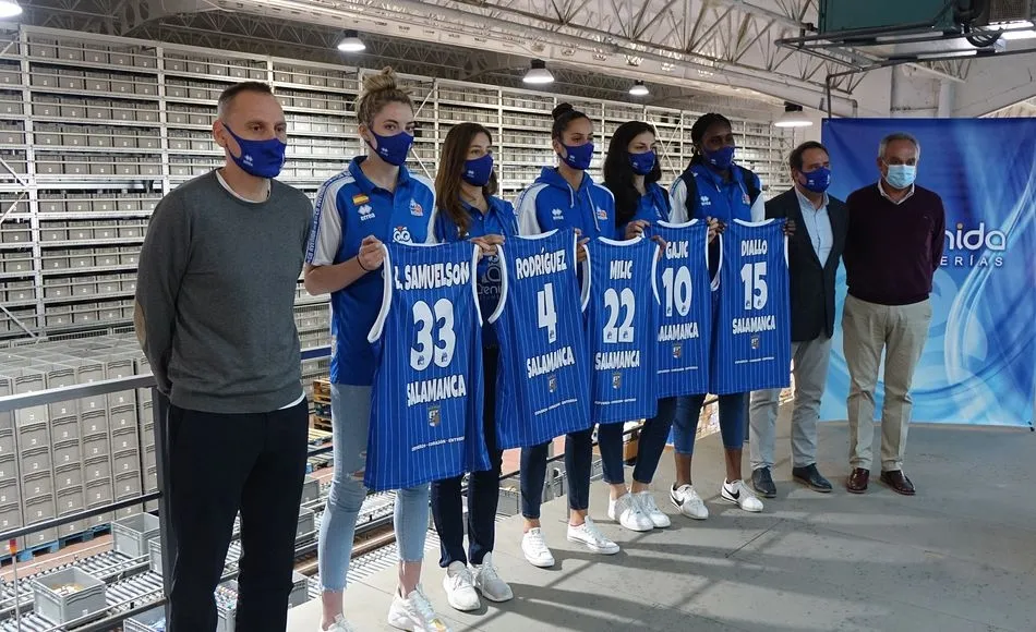 El CB Avenida presentó a todos sus fichajes a la vez - Avenida