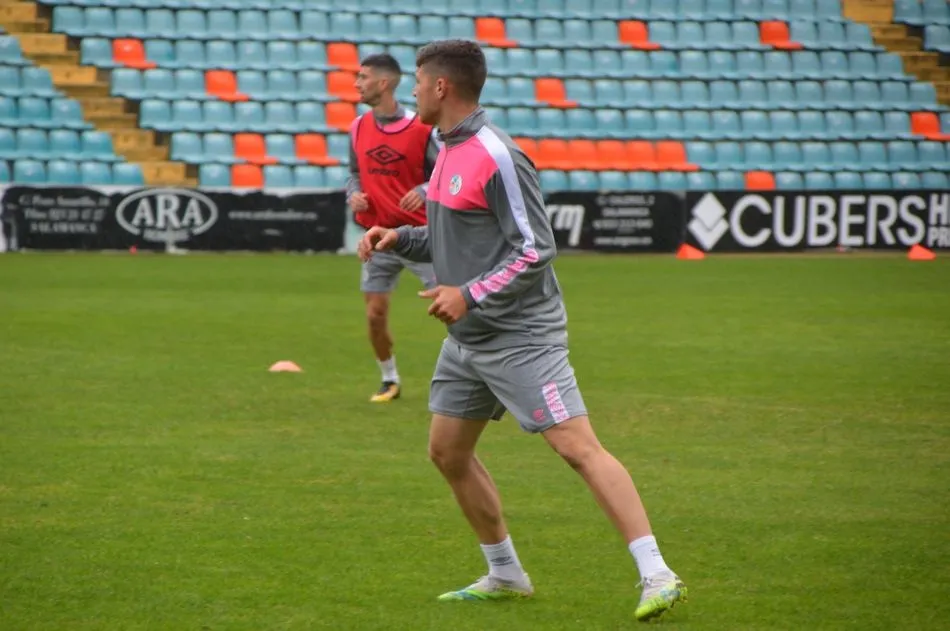 Foto 11 - La intensa lluvia hace acto de presencia en el &uacute;ltimo entrenamiento de la semana del Salamanca...