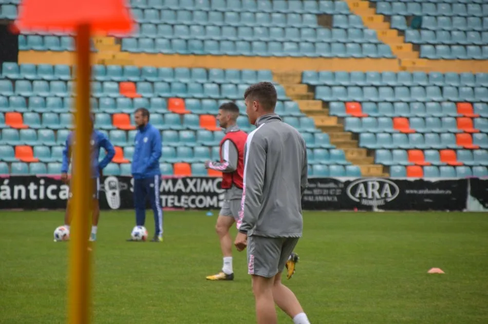 Foto 9 - La intensa lluvia hace acto de presencia en el &uacute;ltimo entrenamiento de la semana del Salamanca...