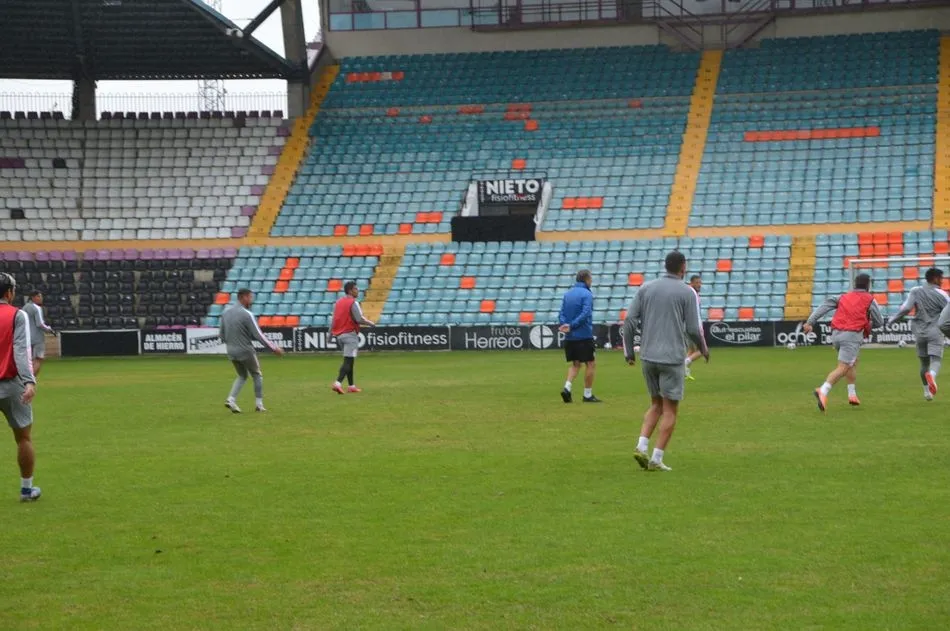 Foto 7 - La intensa lluvia hace acto de presencia en el &uacute;ltimo entrenamiento de la semana del Salamanca...