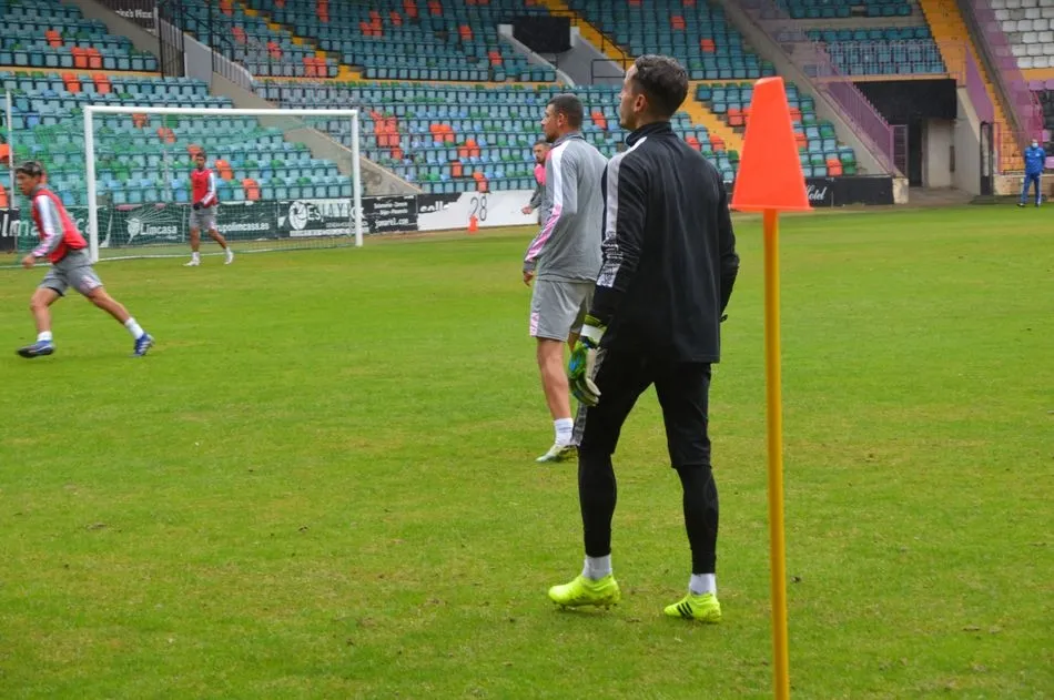 Foto 6 - La intensa lluvia hace acto de presencia en el &uacute;ltimo entrenamiento de la semana del Salamanca...