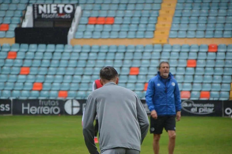 Foto 4 - La intensa lluvia hace acto de presencia en el &uacute;ltimo entrenamiento de la semana del Salamanca...