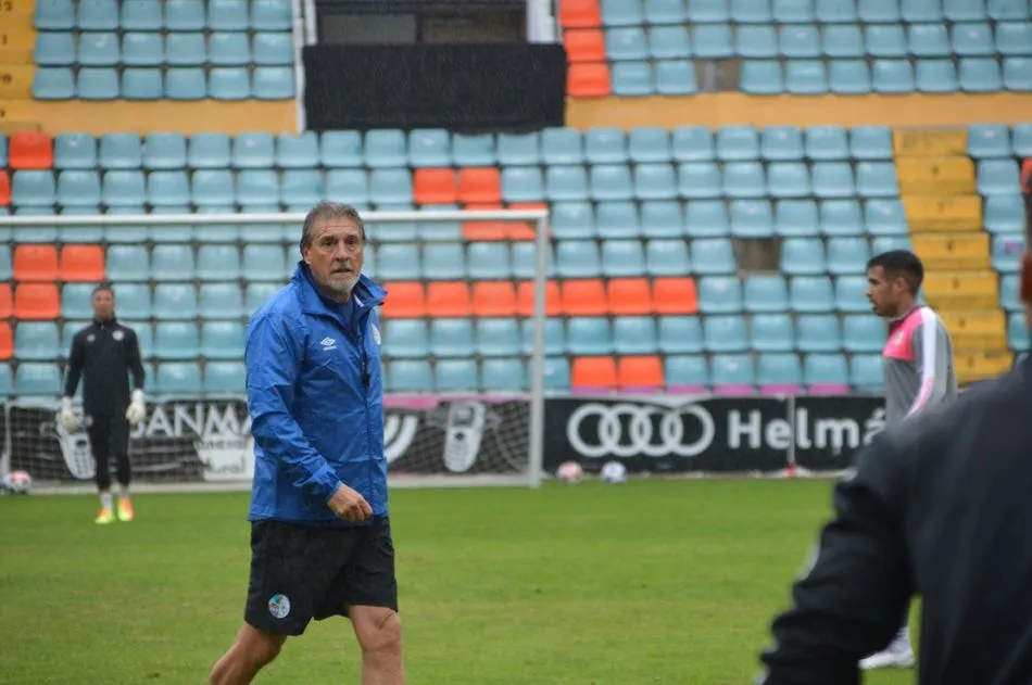 Foto 3 - La intensa lluvia hace acto de presencia en el &uacute;ltimo entrenamiento de la semana del Salamanca...
