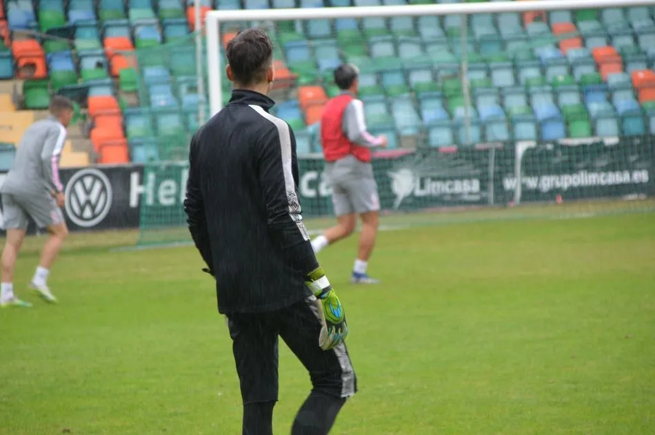 Foto 2 - La intensa lluvia hace acto de presencia en el &uacute;ltimo entrenamiento de la semana del Salamanca...