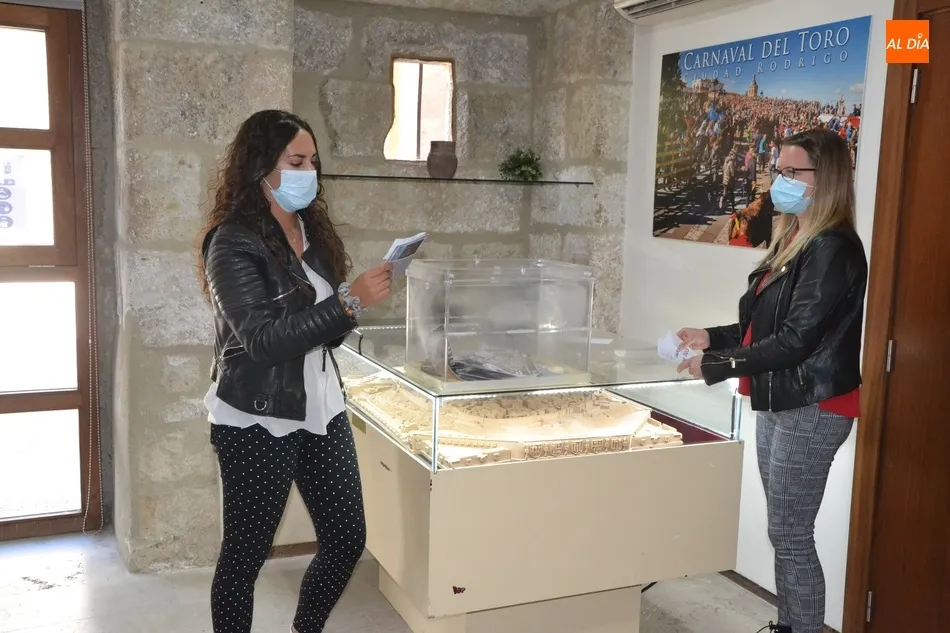 Foto 2 - Julia L&oacute;pez se lleva el primer premio puesto en juego con el Pasaporte Tur&iacute;stico  