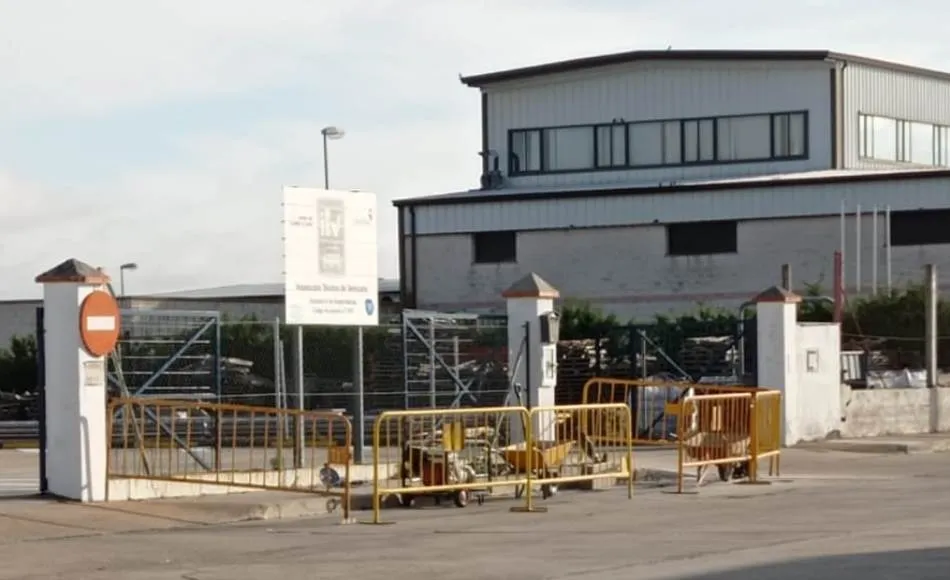 En marcha varias reparaciones en el Polígono de Las Viñas, a donde ya llega la fibra óptica  