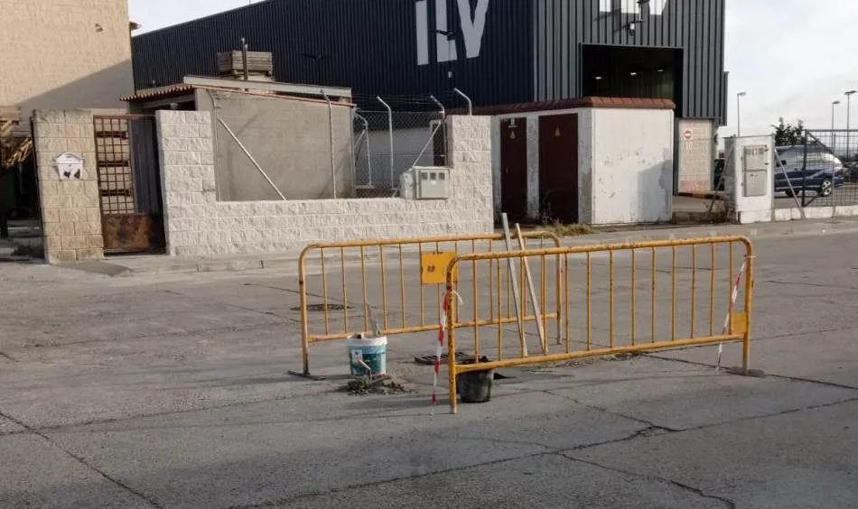 Foto 3 - En marcha varias reparaciones en el Pol&iacute;gono de Las Vi&ntilde;as, a donde ya llega la fibra &oacute;ptica  