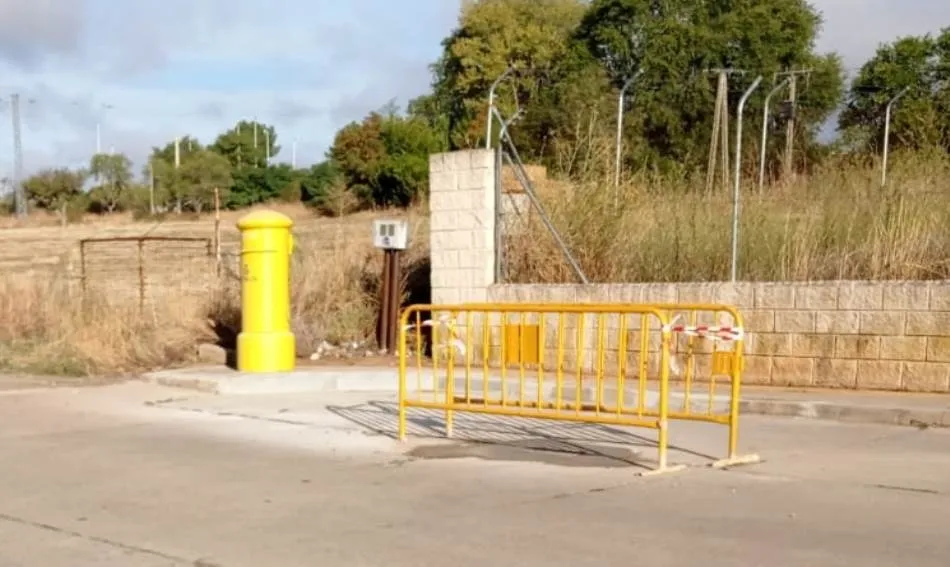 Foto 2 - En marcha varias reparaciones en el Pol&iacute;gono de Las Vi&ntilde;as, a donde ya llega la fibra &oacute;ptica  