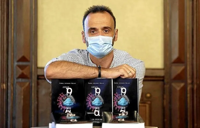 Pedro Lechuga Mallo con su libro COVID-19 PERIODISTAS - Noticiasdenavarra