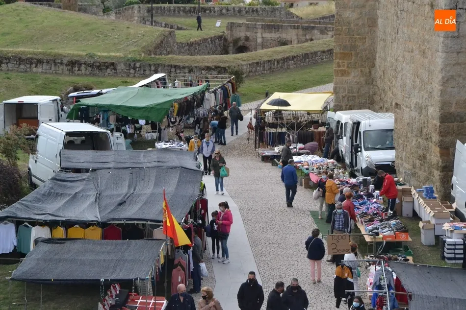 Foto 6 - El mercadillo sabatino est&aacute; de vuelta  