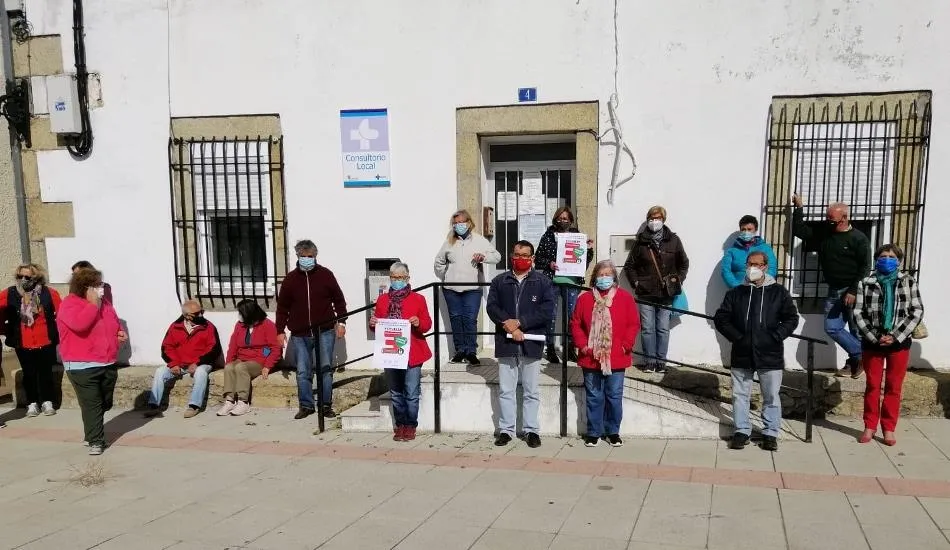 Foto 8 - Ciudad Rodrigo y su comarca se manifiestan en defensa de la Sanidad rural con asistencia dispar  