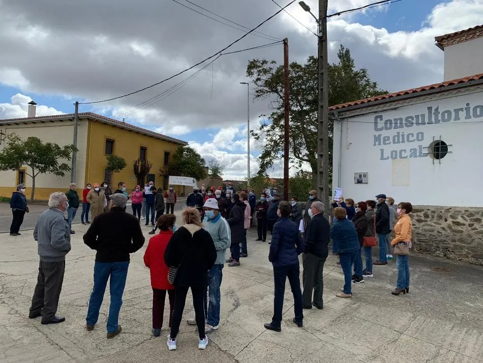Foto 3 - Ciudad Rodrigo y su comarca se manifiestan en defensa de la Sanidad rural con asistencia dispar  