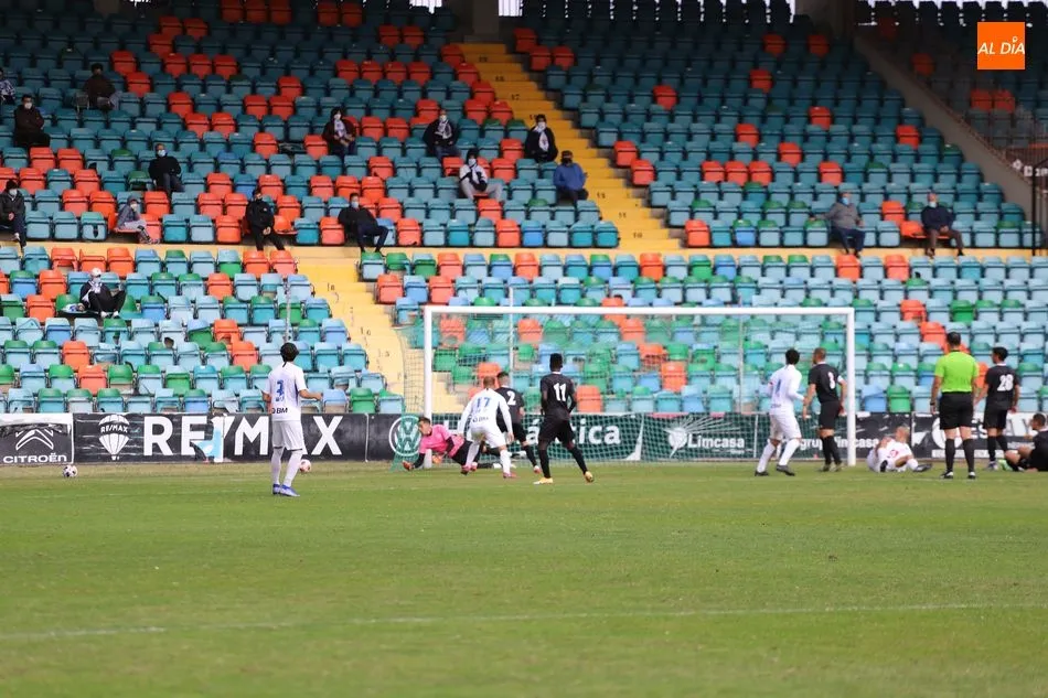 Foto 11 - Kristian salva al Salamanca UDS con un gol de cabeza que permite mantener la ilusi&oacute;n ante un buen...