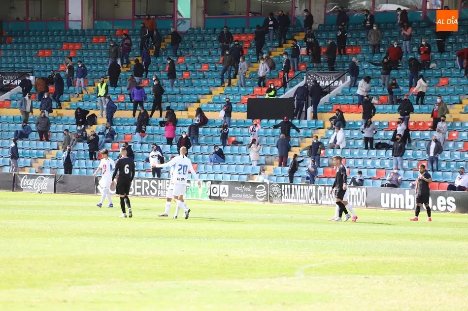 Foto 2 - Kristian salva al Salamanca UDS con un gol de cabeza que permite mantener la ilusi&oacute;n ante un buen...