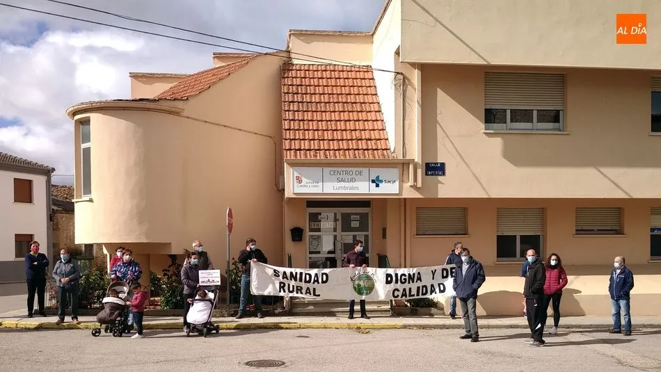 Foto 6 - Nueva concentraci&oacute;n en Lumbrales por una sanidad digna en el medio rural