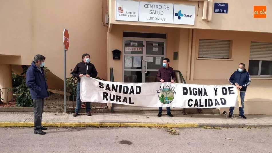 Foto 5 - Nueva concentraci&oacute;n en Lumbrales por una sanidad digna en el medio rural