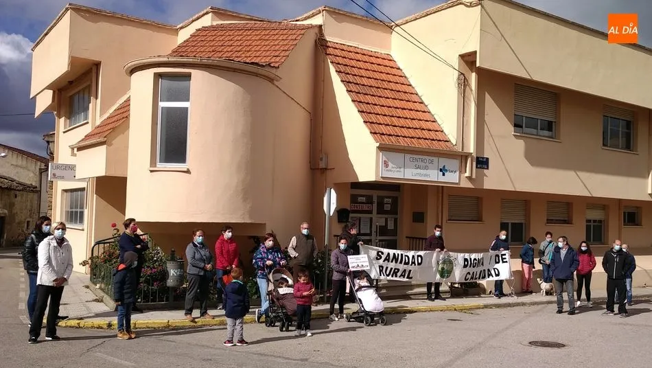 Foto 4 - Nueva concentraci&oacute;n en Lumbrales por una sanidad digna en el medio rural