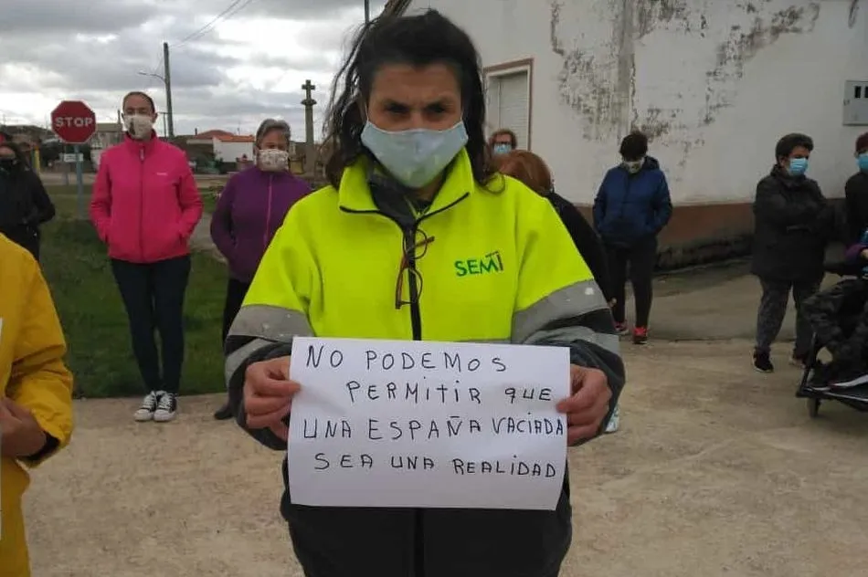 Foto 7 - Los municipios de las Arribes defienden en la calle una sanidad rural digna