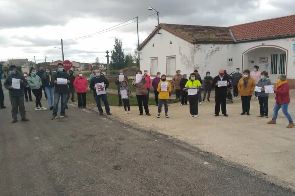 Foto 4 - Los municipios de las Arribes defienden en la calle una sanidad rural digna