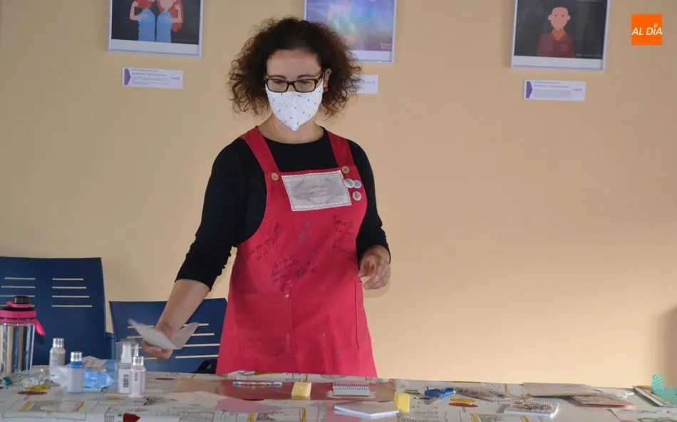 Foto 5 - Una sesi&oacute;n de scrap abre los talleres oto&ntilde;ales para j&oacute;venes del Espacio i  