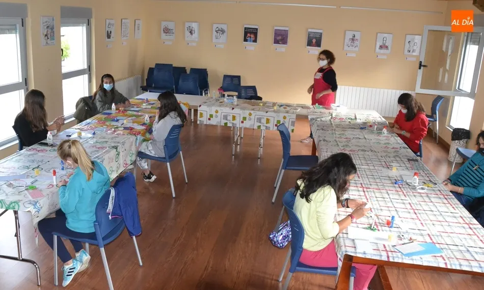 Foto 2 - Una sesi&oacute;n de scrap abre los talleres oto&ntilde;ales para j&oacute;venes del Espacio i  
