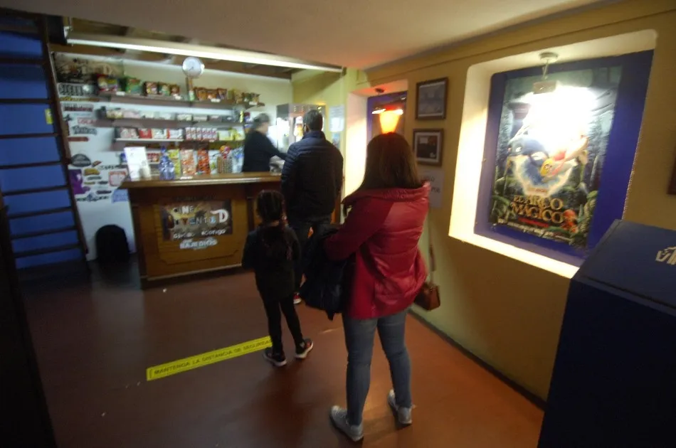 Foto 9 - Los mirobrigenses demuestran las ganas que ten&iacute;an de que reabriera el Cine Juventud  