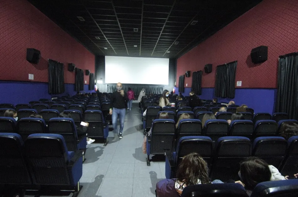 Foto 6 - Los mirobrigenses demuestran las ganas que ten&iacute;an de que reabriera el Cine Juventud  