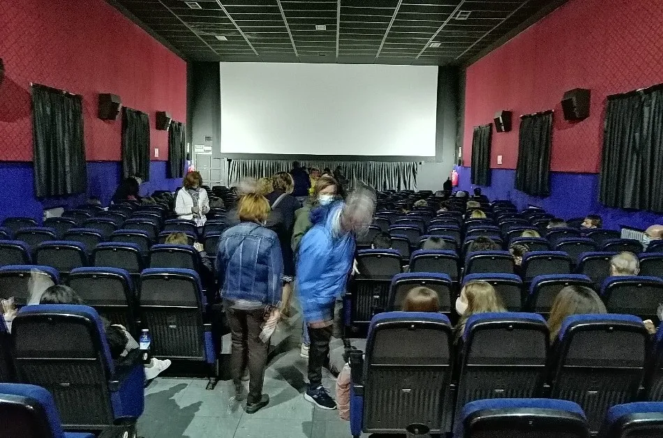 Foto 3 - Los mirobrigenses demuestran las ganas que ten&iacute;an de que reabriera el Cine Juventud  