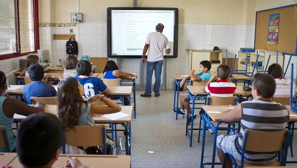 Los docentes de CyL tendrán acceso a 23.000 horas de formación en educación a distancia durante...