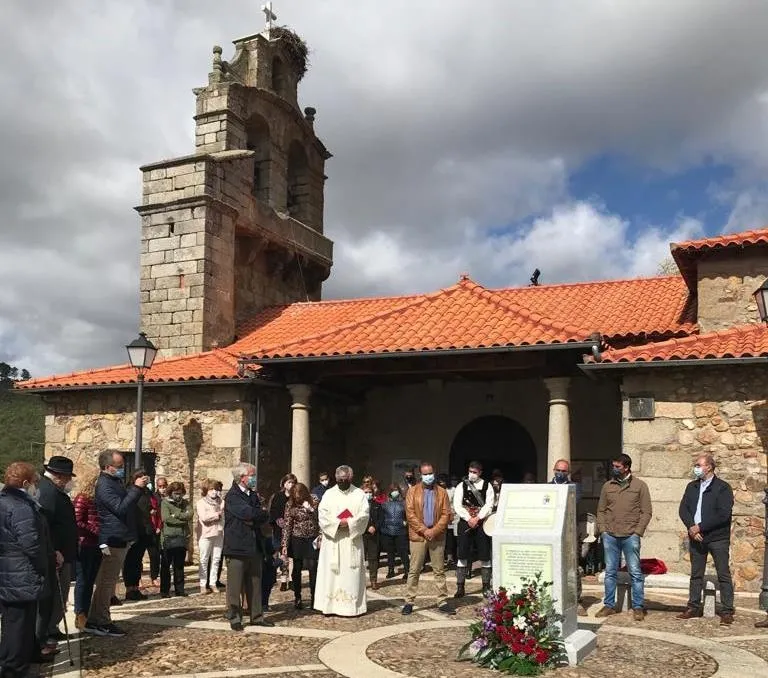Foto 3 - El Ma&iacute;llo rinde homenaje al que fuera su p&aacute;rroco durante casi 20 a&ntilde;os, Alfredo Ramajo  