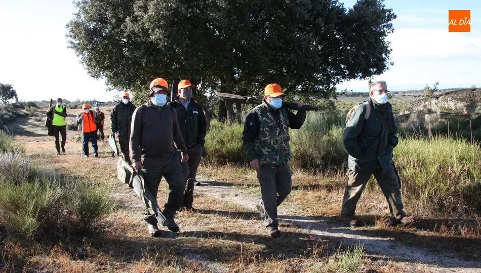 Con mascarilla hasta el puesto / REP. GRÁFICO: CORRAL