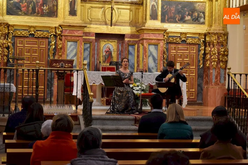 Actuación musical del dúo Hispania: Verso y Madera / Pedro Zaballos