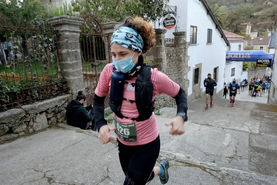 Foto 2 - Miguel Heras y Mayite Maiora vencen en la edici&oacute;n m&aacute;s dura del Ultrail La Covatilla