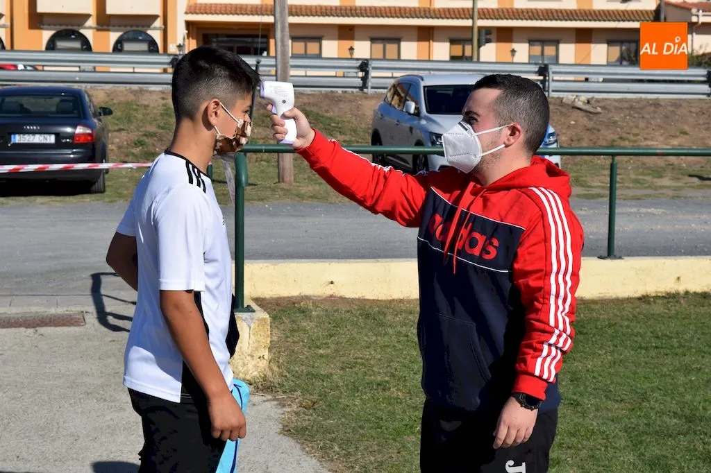 Foto 7 - El Alba de Tormes Club de F&uacute;tbol inicia los entrenamientos con trabajo individualizado y en grupos ...