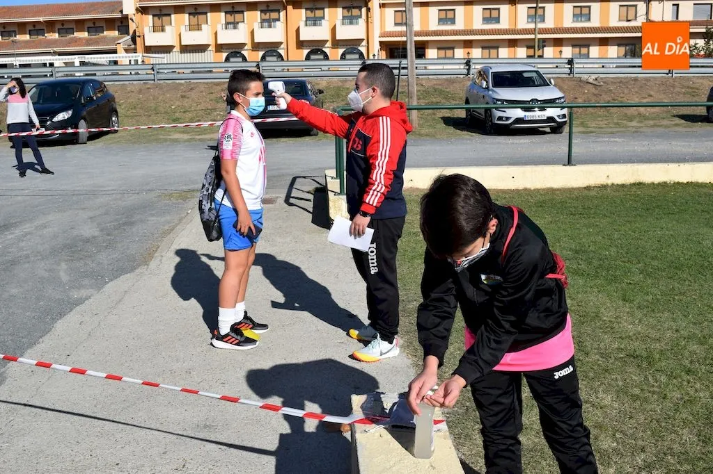 Foto 4 - El Alba de Tormes Club de F&uacute;tbol inicia los entrenamientos con trabajo individualizado y en grupos ...