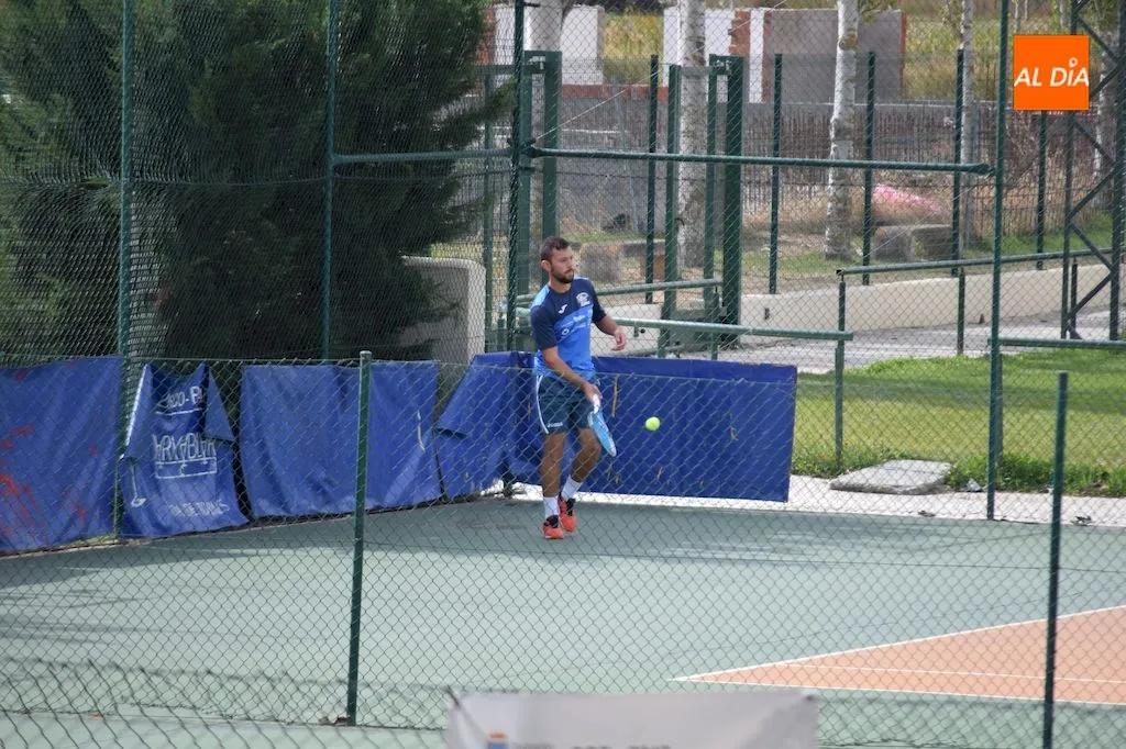 Foto 10 - El equipo masculino del Club Tenis Alba de Tormes disputar&aacute; su primera fase de ascenso a Segunda...