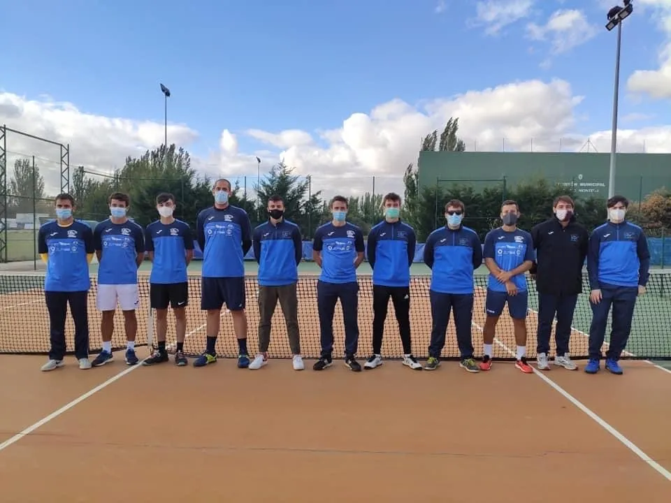 Foto 2 - El equipo masculino del Club Tenis Alba de Tormes disputar&aacute; su primera fase de ascenso a Segunda...