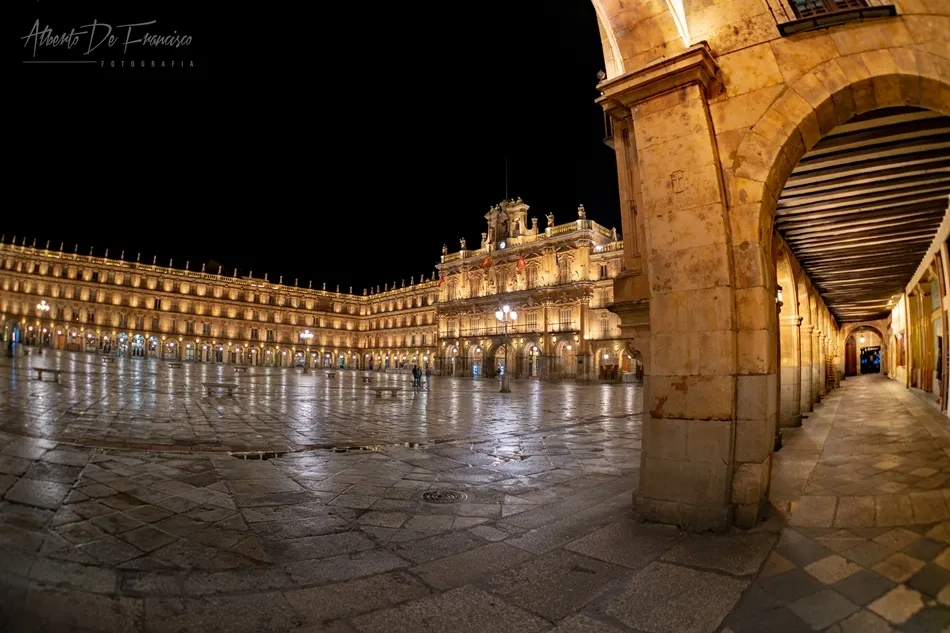 La iluminación de la Plaza Mayor mejorará en 2021. Foto de Alberto de Francisco