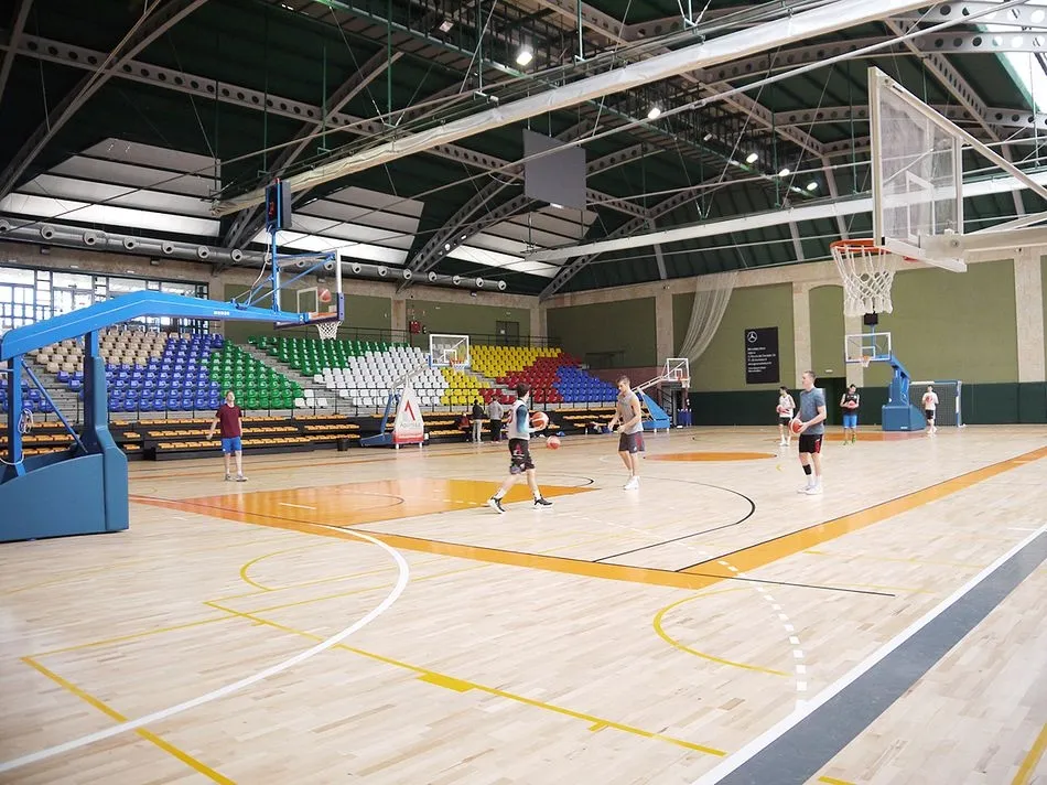 Foto 2 - Finalizan las obras de mejora en el pabell&oacute;n de Carbajosa de la Sagrada