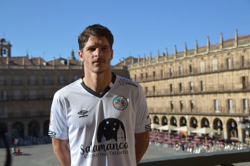 Foto 10 - El Salamanca UDS luce su nueva camiseta para la temporada 20/21 con el lema &ldquo;Ciudad del talento&rdquo;