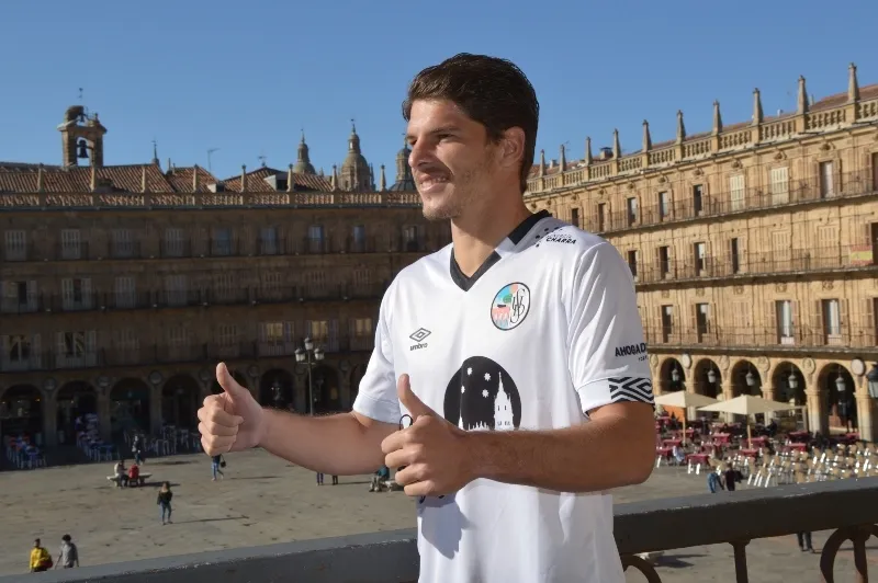 Foto 3 - El Salamanca UDS luce su nueva camiseta para la temporada 20/21 con el lema &ldquo;Ciudad del talento&rdquo;