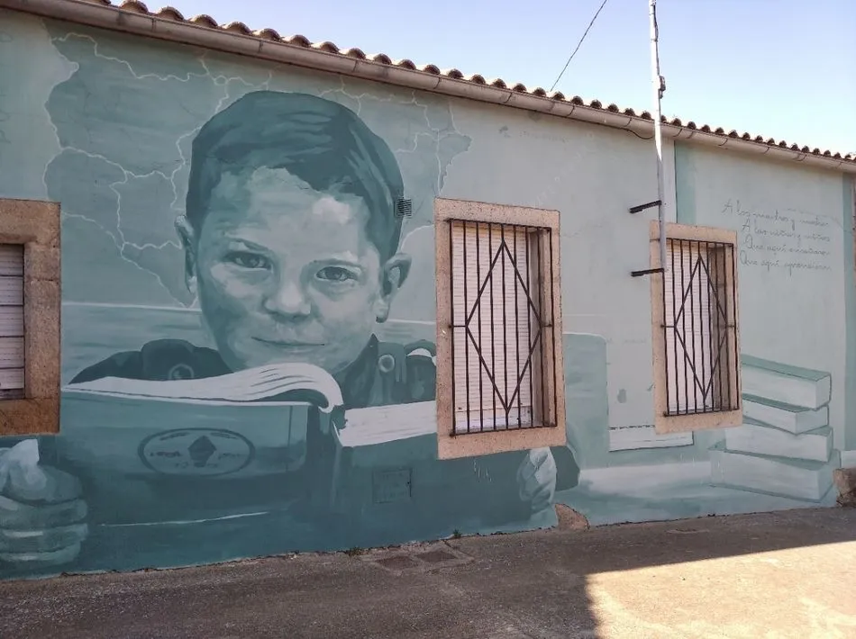 Foto 3 - El artista Ca&iacute;n Ferreras representa la historia de Sard&oacute;n de los Frailes en tres grandes murales  