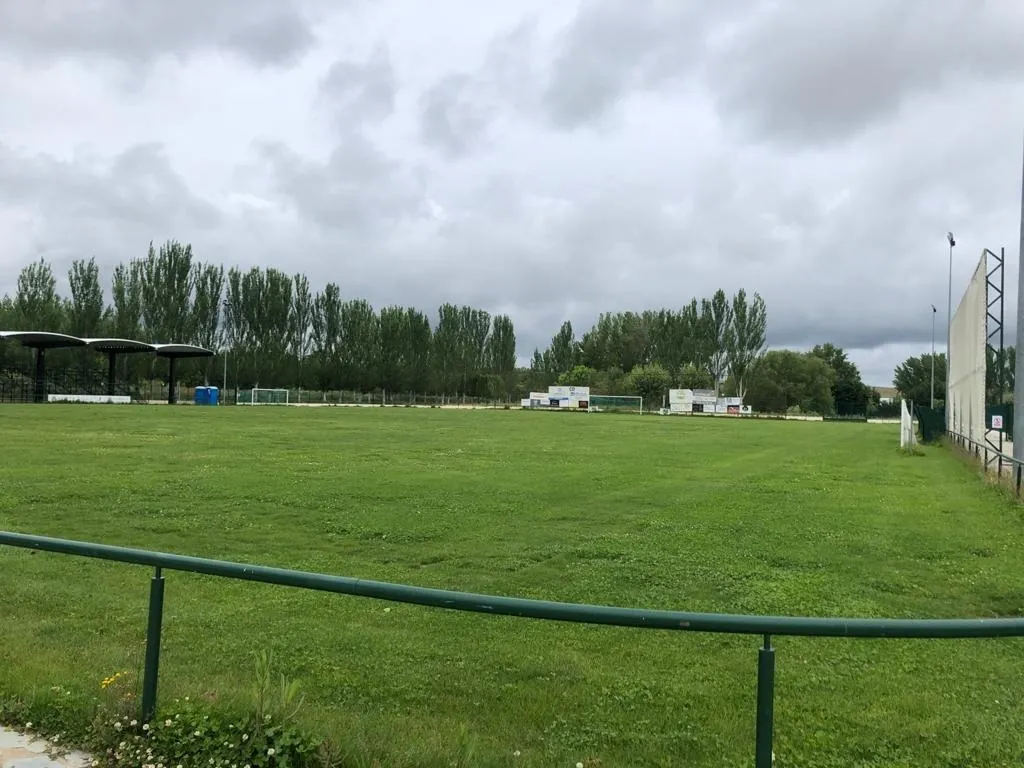 Foto 2 - Inversi&oacute;n de m&aacute;s de 5.000 euros en el campo de f&uacute;tbol de La Dehesa