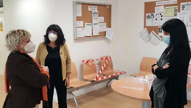 La subdelegada del Gobierno, Encarnación Pérez, visitaba la Oficina del SEPE en Peñaranda