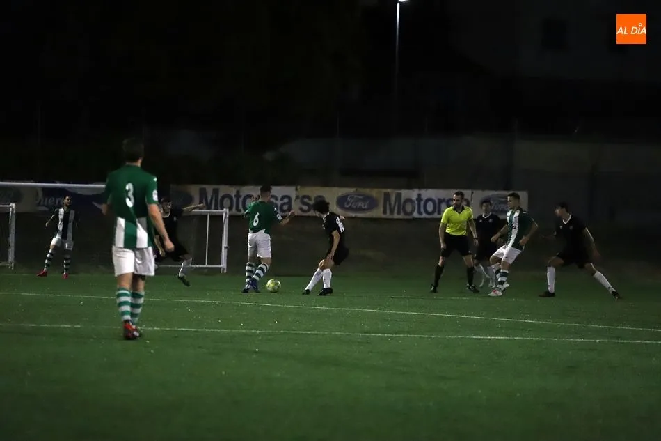 Foto 8 - Derrota del filial del Salamanca UDS en el Tori a manos de la Cebrere&ntilde;a (0-2); tablas para el...