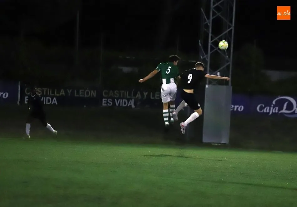 Foto 7 - Derrota del filial del Salamanca UDS en el Tori a manos de la Cebrere&ntilde;a (0-2); tablas para el...