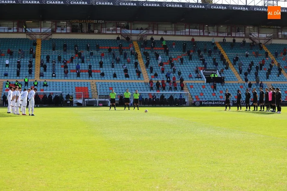 Un minuto de silencio, en el Helmántico, por los fallecidos por COVID-19